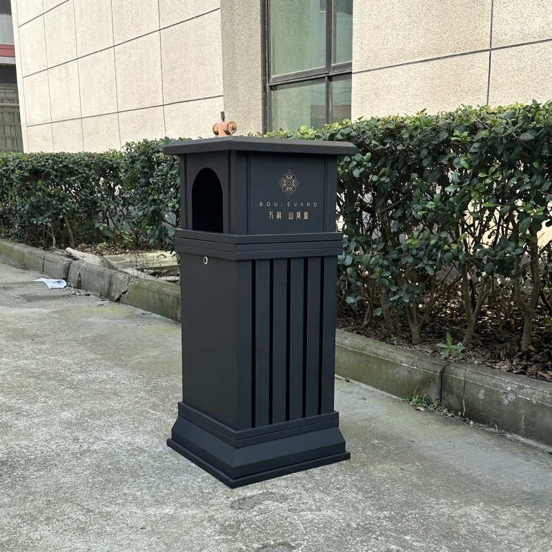 别墅垃圾桶