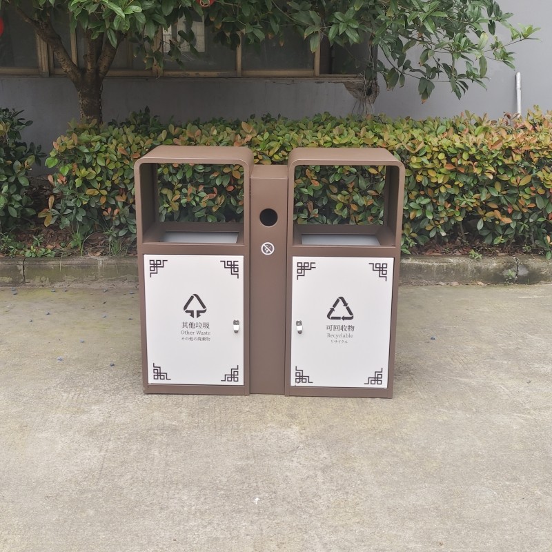 公园垃圾桶