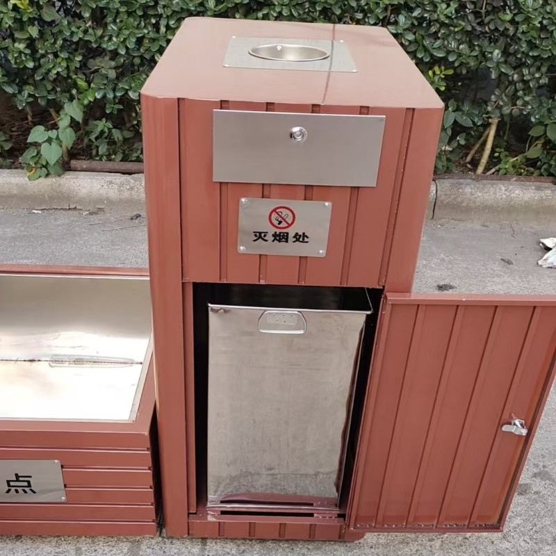 火车站台垃圾箱