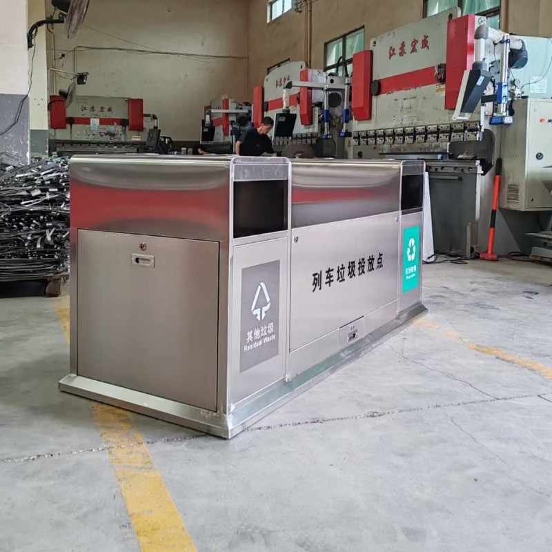 高铁站垃圾箱