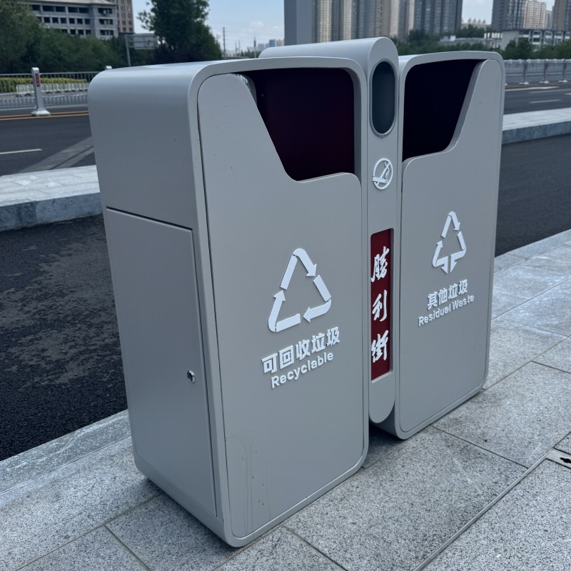 城市道路垃圾桶